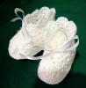 Háčkované papučky pre bábätko biele