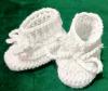 Háčkované papučky pre bábätko biele