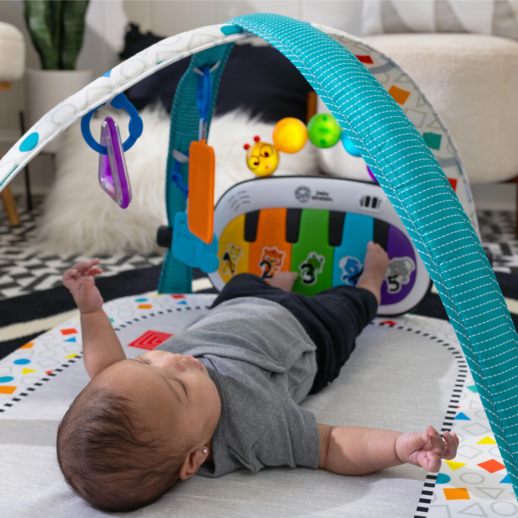 BABY EINSTEIN Postieľka s ohrádkou na hranie a klavírom 3v1 Kick &amp; Snooze™ 0m+