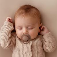 LOVI Cumlík silikónový dynamický PRIME 18m+ Coconut/Ivory