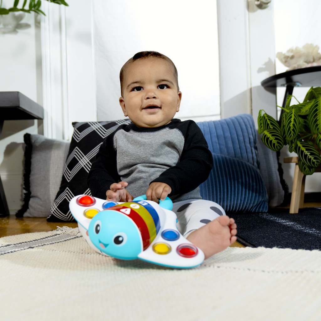 BABY EINSTEIN Hračka senzorická raja Pop &amp; Explore Stingray™ 6m+