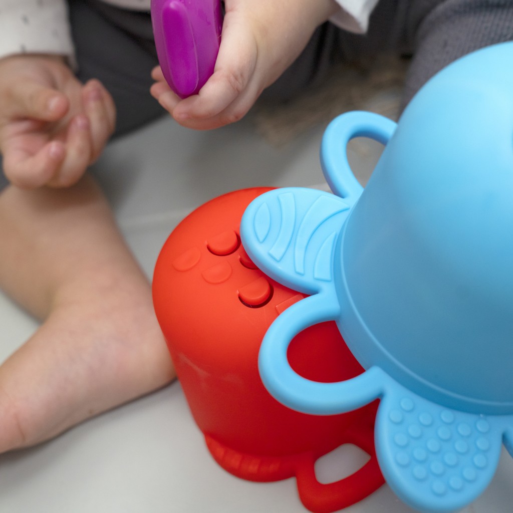 BABY EINSTEIN Poháriky stohovacie Opus's Stack &amp; Stream™ sada 5 ks 3m+