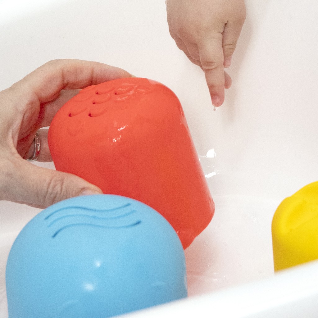 BABY EINSTEIN Poháriky stohovacie Opus's Stack &amp; Stream™ sada 5 ks 3m+