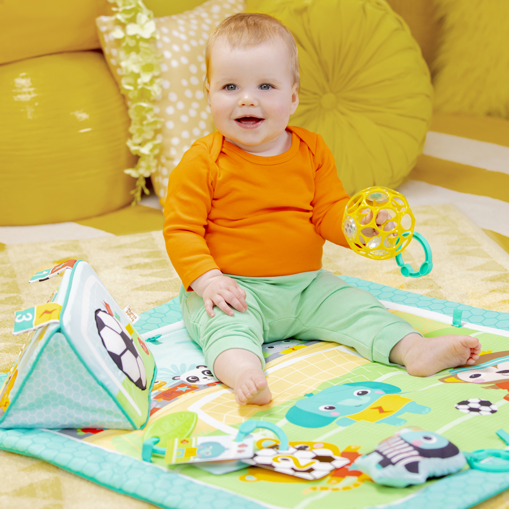 BRIGHT STARTS Deka na hranie s aktivitami Oball Grip &amp; Kick™ 0m+