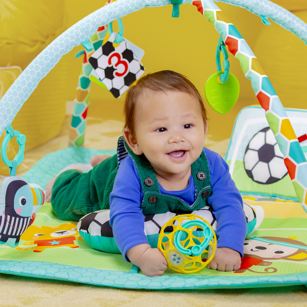 BRIGHT STARTS Deka na hranie s aktivitami Oball Grip &amp; Kick™ 0m+
