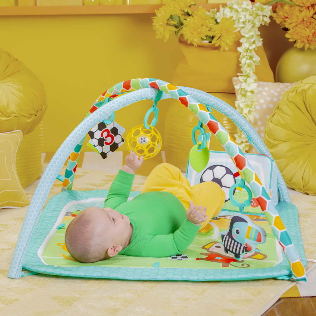 BRIGHT STARTS Deka na hranie s aktivitami Oball Grip &amp; Kick™ 0m+