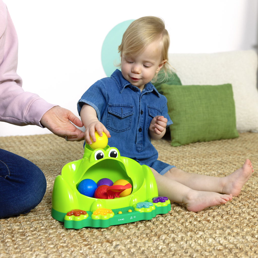 BRIGHT STARTS Hračka interaktívna Poppin' Ball Frog™  6m+