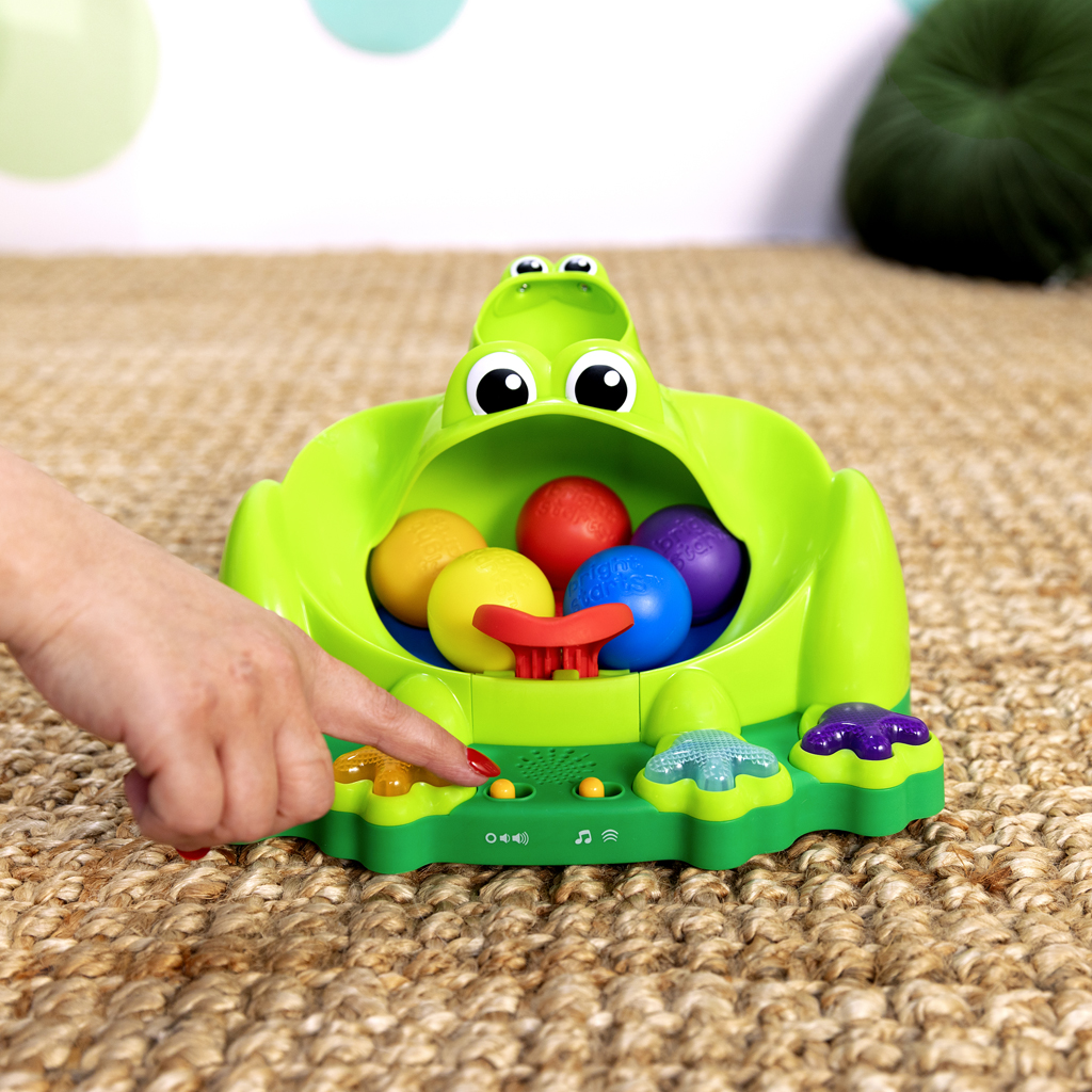 BRIGHT STARTS Hračka interaktívna Poppin' Ball Frog™  6m+