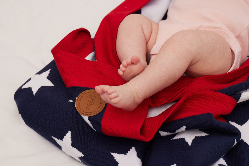 CEBA Deka pletená v darčekovom balení 90x90 modré hviezdy