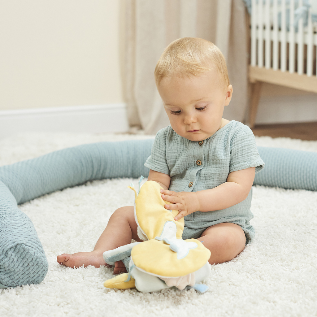 NATTOU Knižka plyšová veľryba Sally s aktivitami 14 cm Romeo, Jules &amp; Sally