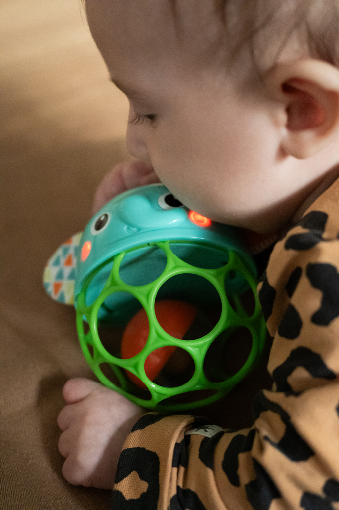 OBALL Hračka hudobná svietiaca Giggle &amp; Glow™ 3m+