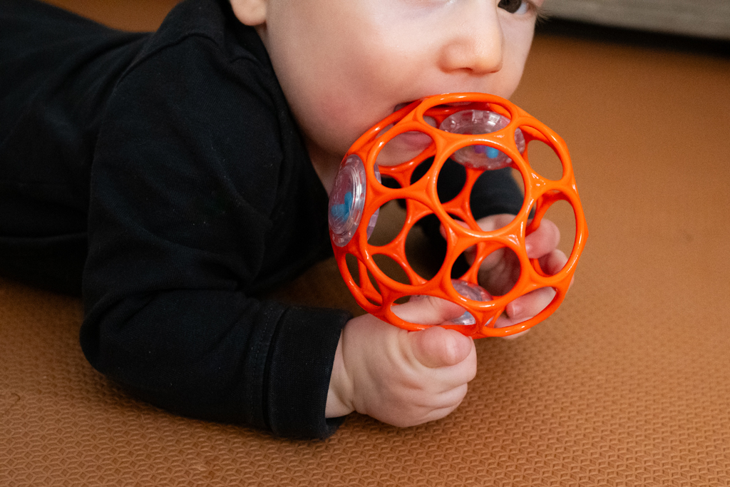 OBALL Hračka Oball RATTLE 10 cm orange 0m+