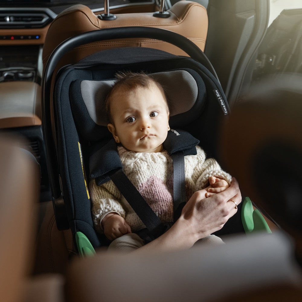 PETITE&amp;MARS Autosedačka Core Pro i-Size Black Grey 40-87cm (0-13 kg)