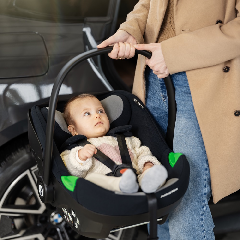 PETITE&amp;MARS Autosedačka Core Pro i-Size Black Grey 40-87cm (0-13 kg)