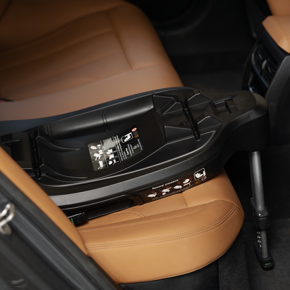 PETITE&amp;MARS Báza k autosedačke Core Pro i-Size 40-87cm (0-13 kg)