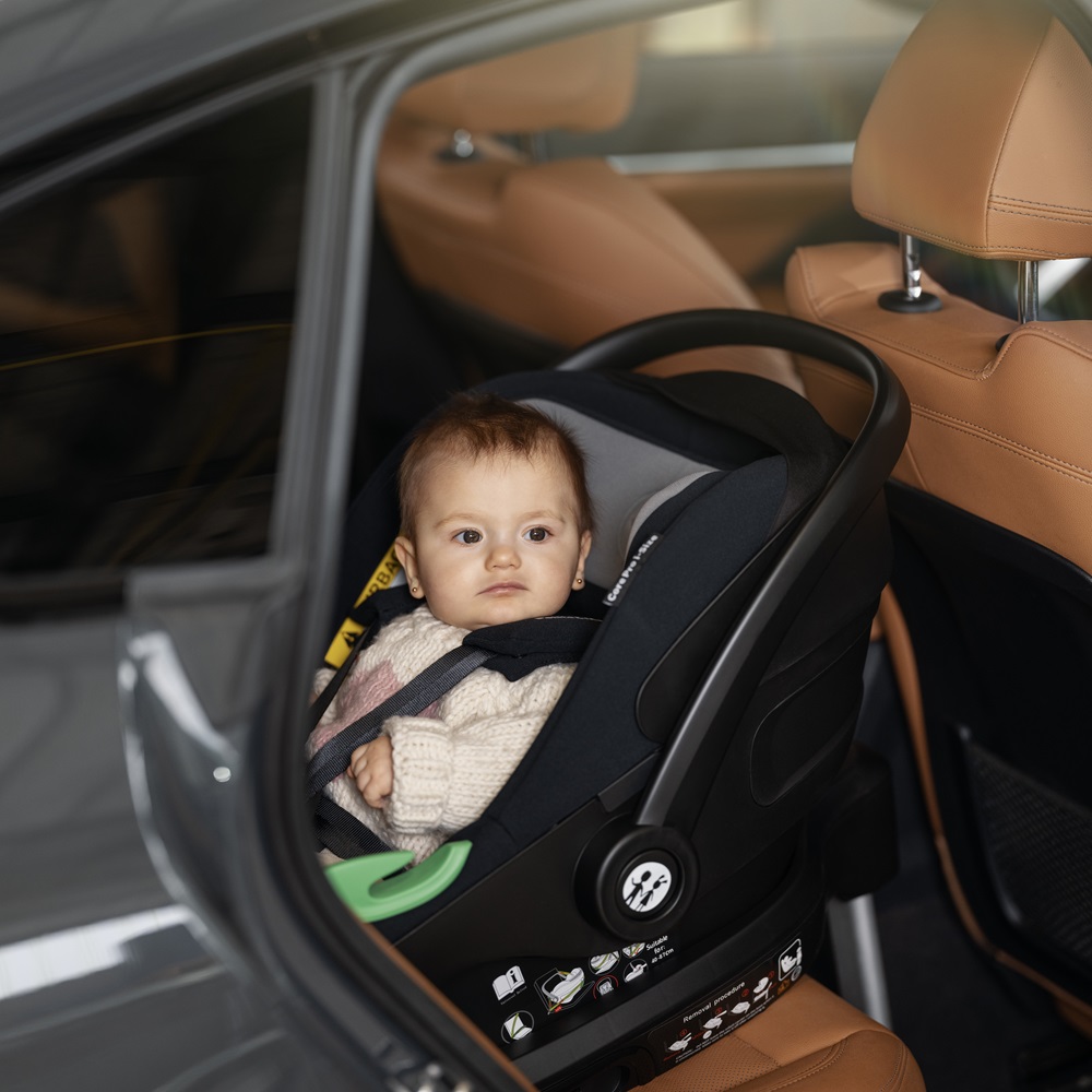 PETITE&amp;MARS Báza k autosedačke Core Pro i-Size 40-87cm (0-13 kg)