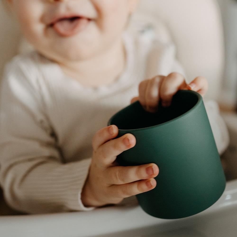 PETITE&amp;MARS Hrnček silikonový Take&amp;Match Misty Green 6m+