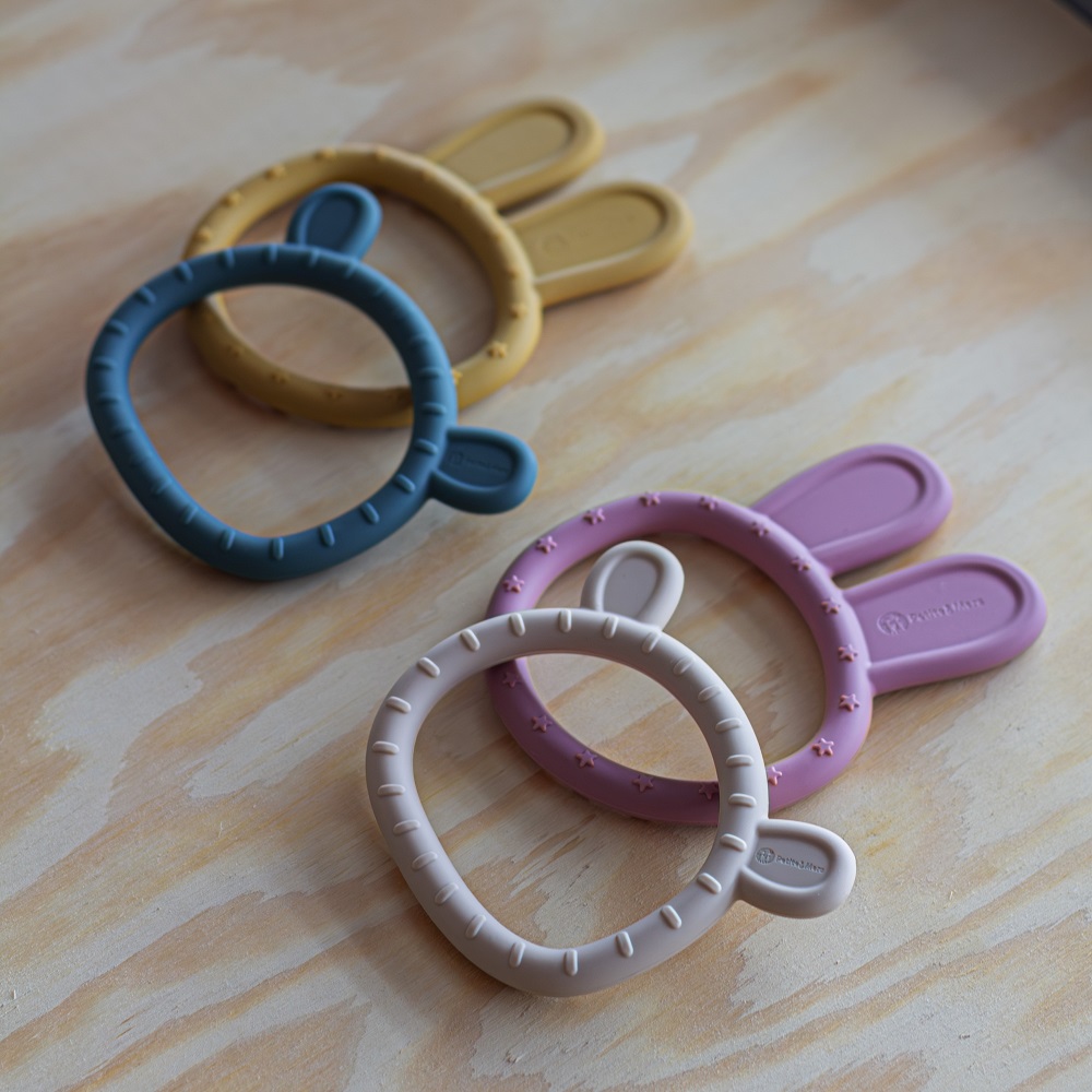 PETITE&amp;MARS Hryzačka silikónová Teddy Misty Green 0m+