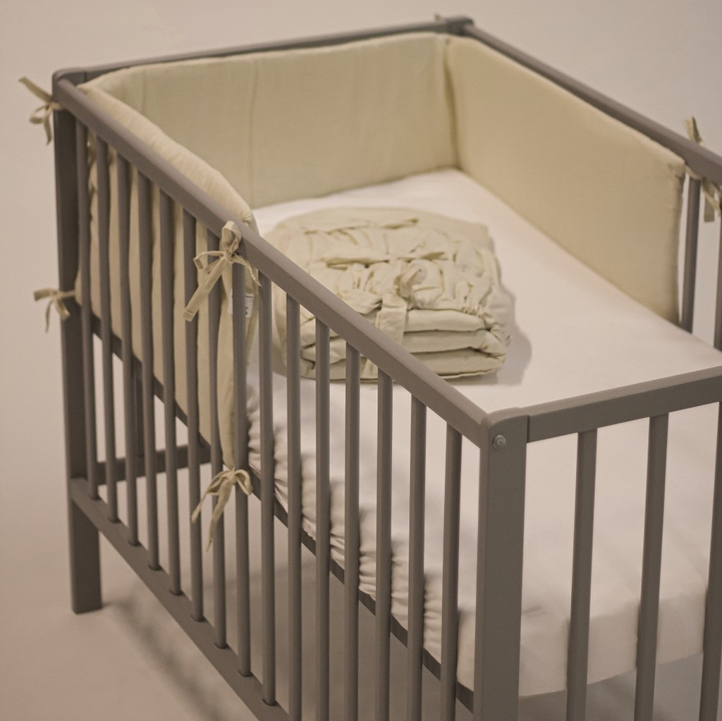 PETITE&amp;MARS Mantinel ochranný do postieľky TILLY Light Grey 180 cm