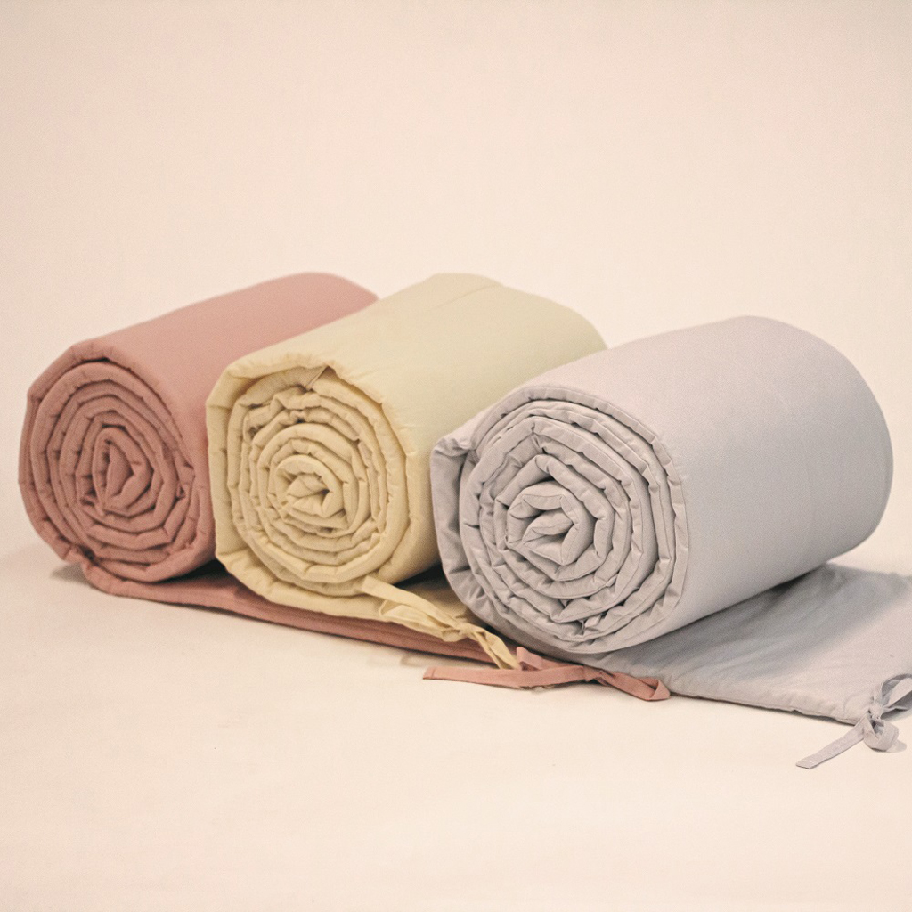 PETITE&amp;MARS Mantinel ochranný do postieľky TILLY MAX Light Grey 360 cm