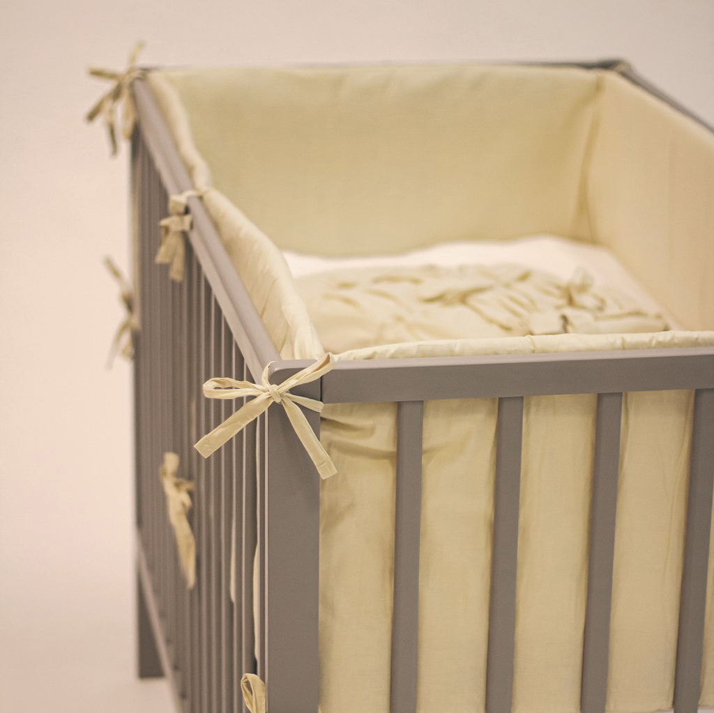 PETITE&amp;MARS Mantinel ochranný do postieľky TILLY MAX Light Grey 360 cm