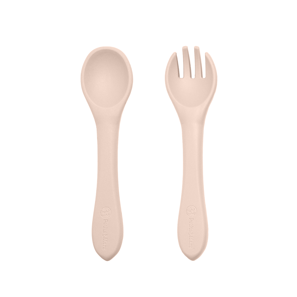 PETITE&amp;MARS Set jedálenský silikónový TAKE&amp;MATCH 2 ks tanier + príbor Deset Sand 6m+