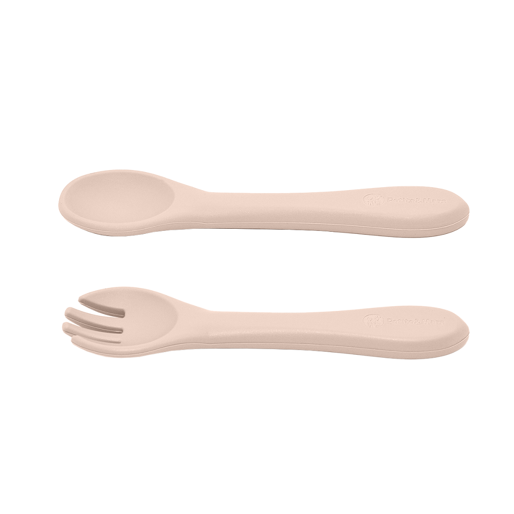 PETITE&amp;MARS Set jedálenský silikónový TAKE&amp;MATCH 2 ks tanier + príbor Deset Sand 6m+