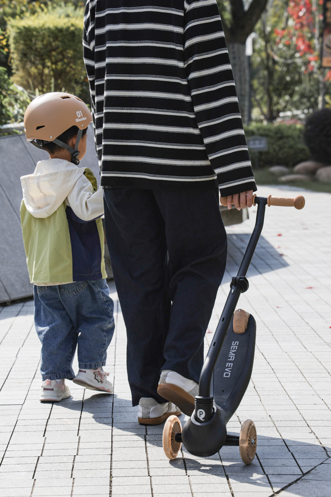 QPLAY Kolobežka / odrážadlo Sema Evo s LED svetlami Jade Green, vek 1 - 6 rokov, do 50 kg