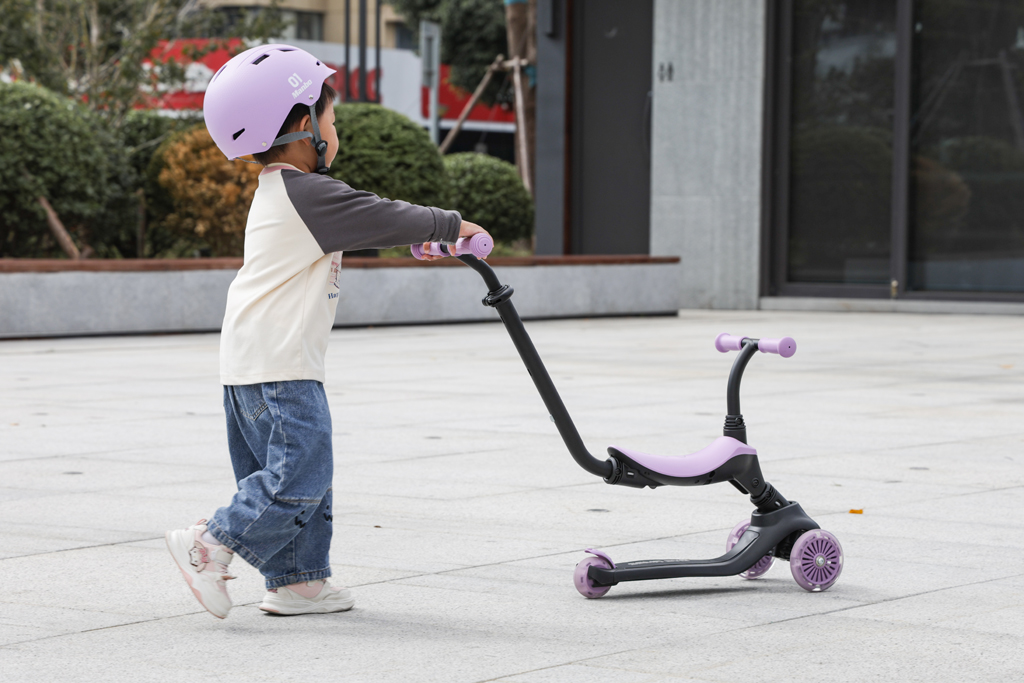 QPLAY Kolobežka / odrážadlo Sema Evo s LED svetlami Violet, vek 1 - 6 rokov, do 50 kg