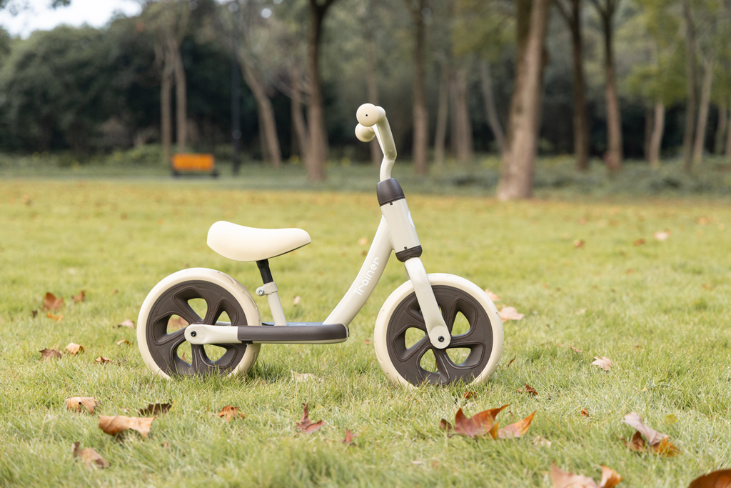 QPLAY Odrážadlo Trainer Silver, vek 2-4 roky