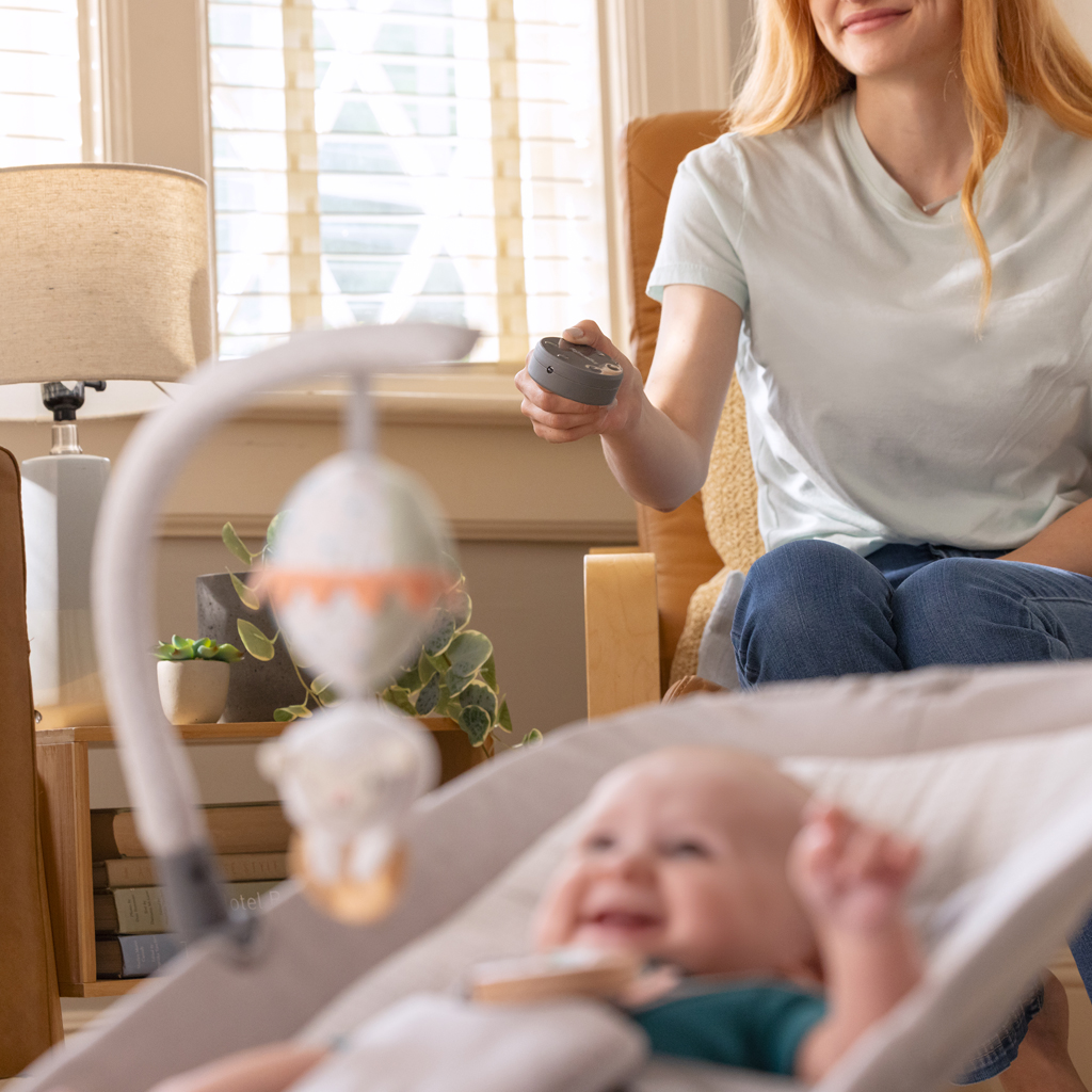 INGENUITY Lehátko masážne vibrujúce s melódiou Soulful Skies™ 0m+ do 9kg