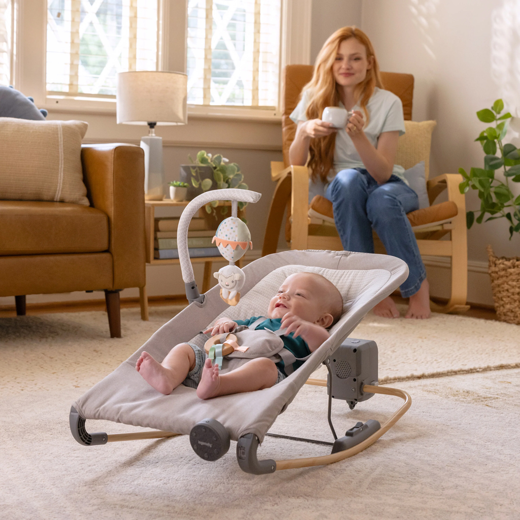 INGENUITY Lehátko masážne vibrujúce s melódiou Soulful Skies™ 0m+ do 9kg