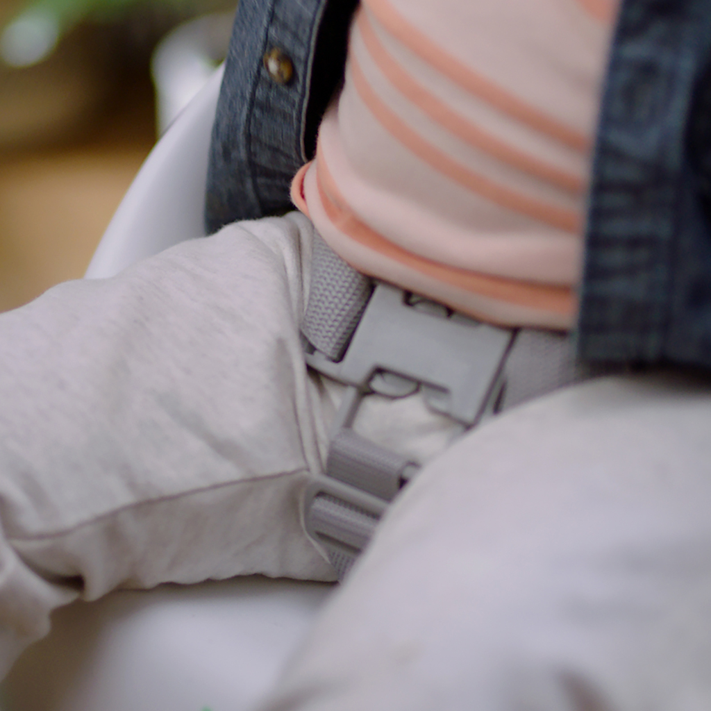 INGENUITY Podsedák na jedálenskú stoličku Simplicity Seat™ Grey 6m+, do 15kg