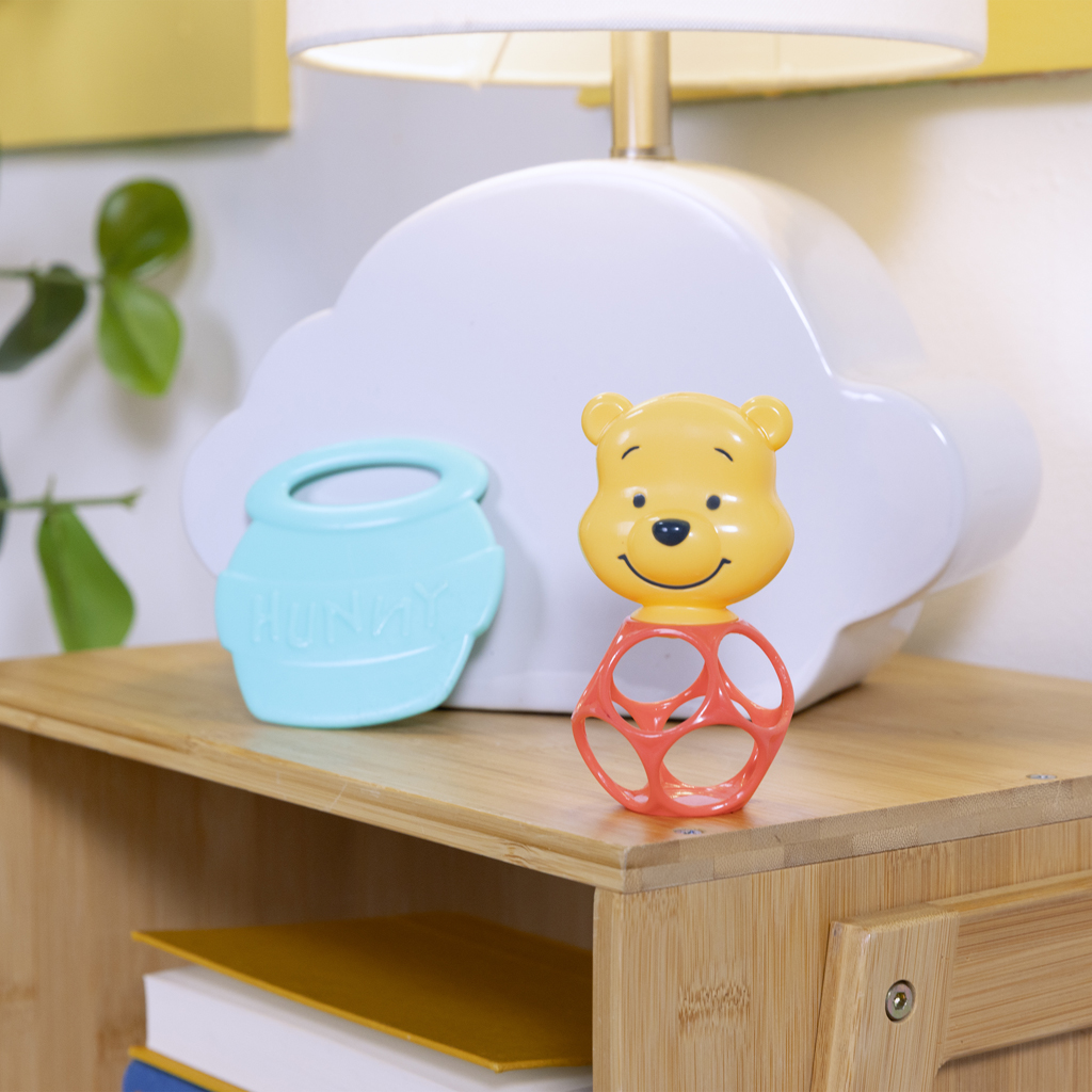 BRIGHT STARTS Hryzačka s hrkálkou Winnie the Pooh™ Hunny &amp; Shake™ 2ks, 0m+