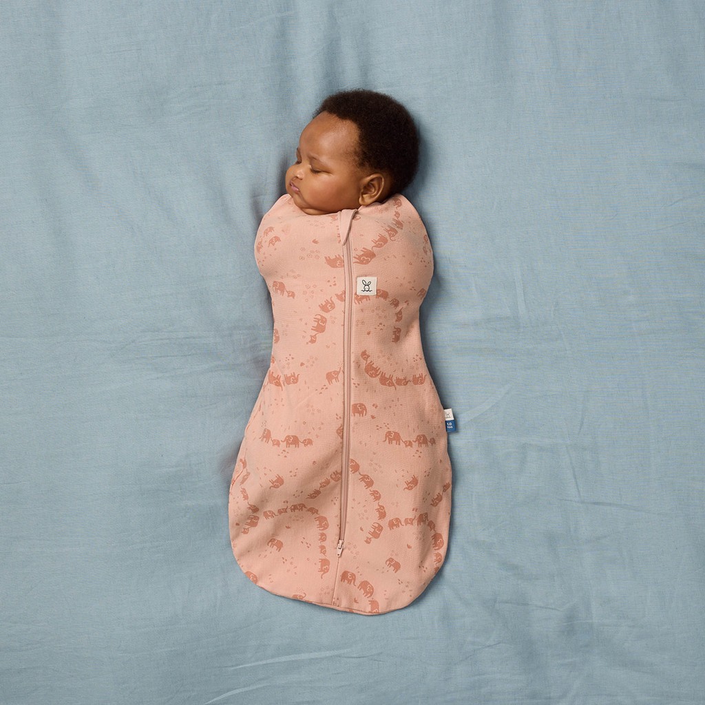 ERGOPOUCH Zavinovačka a vak na spanie 2v1 Cocoon Elephant Parade 3-6 m, 6-8 kg, 1 tog