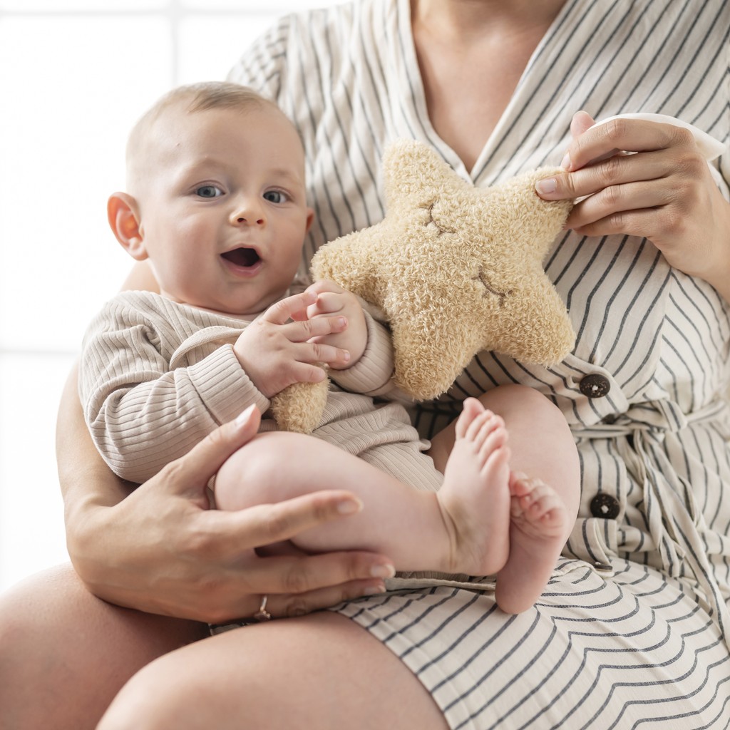 NATTOU Hračka hudobná Teddy hviezdička 25 cm, 0m+