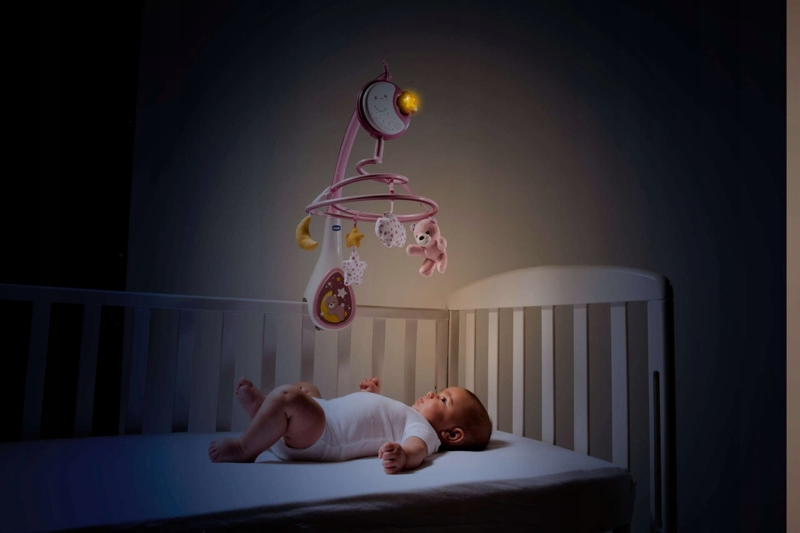 CHICCO Kolotoč nad postieľku a závesná hračka 3v1 Next2Dreams ružová 0m+