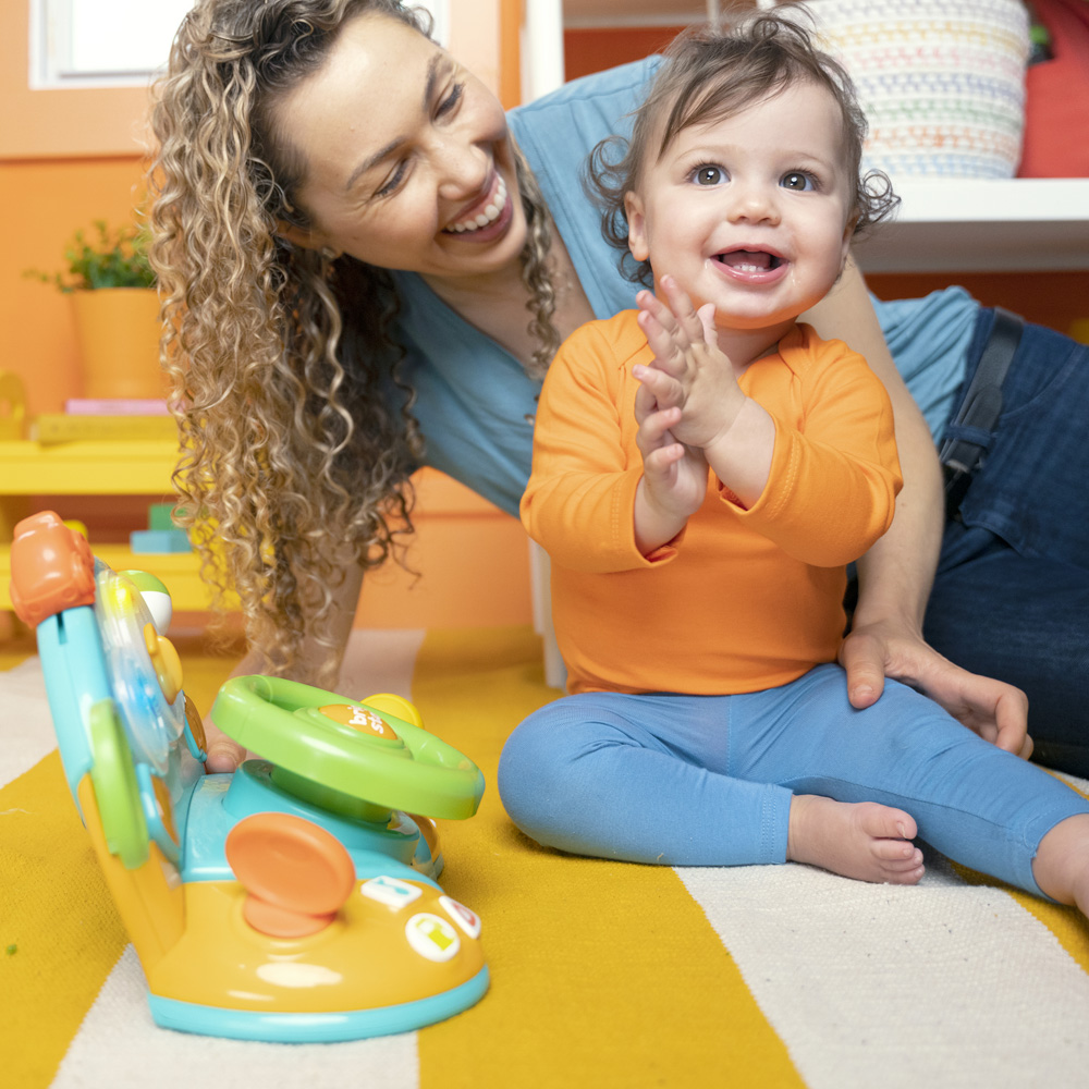 BRIGHT STARTS Hračka hudobná svetelná volant Lights&amp;Colors Driver™ 6m+