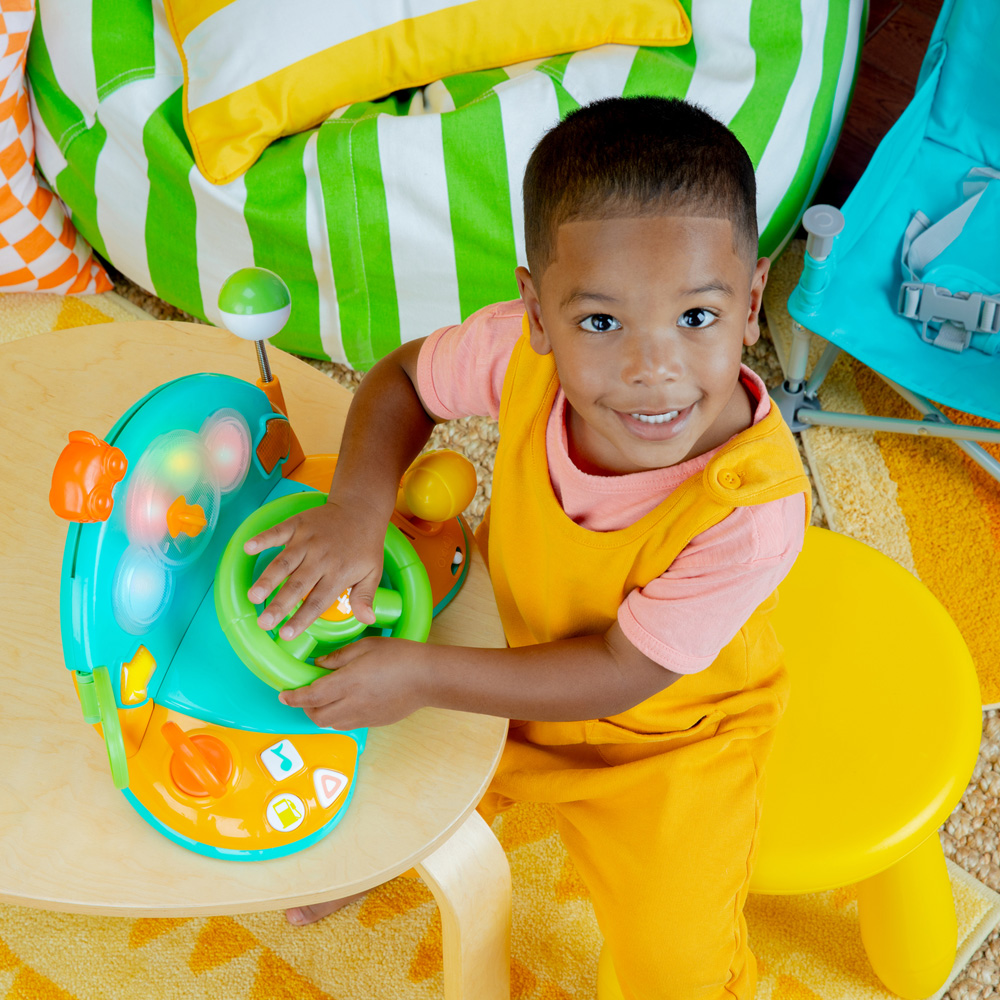 BRIGHT STARTS Hračka hudobná svetelná volant Lights&amp;Colors Driver™ 6m+