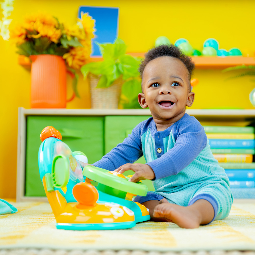 BRIGHT STARTS Hračka hudobná svetelná volant Lights&amp;Colors Driver™ 6m+