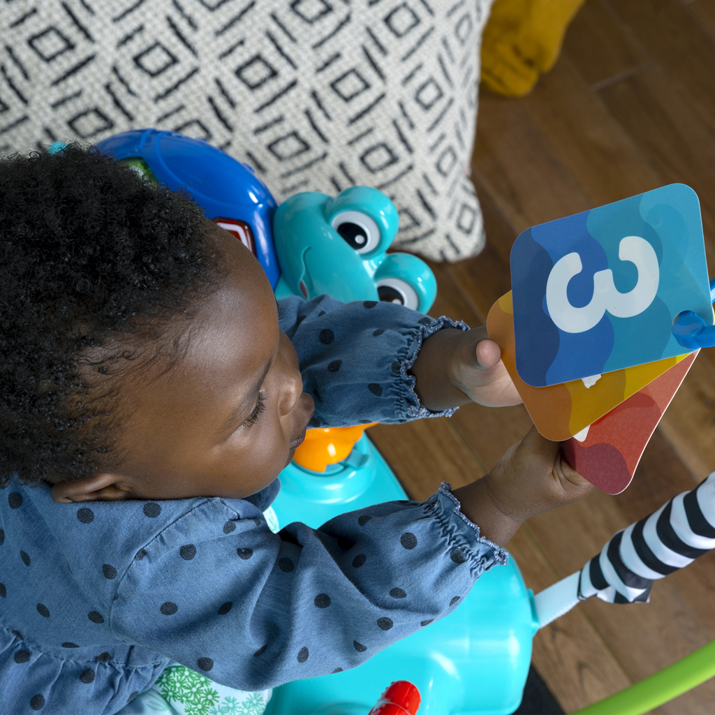 BABY EINSTEIN Skákadlo/Aktívne centrum 2v1 Curiosity Cove™ 6m+ do 11kg