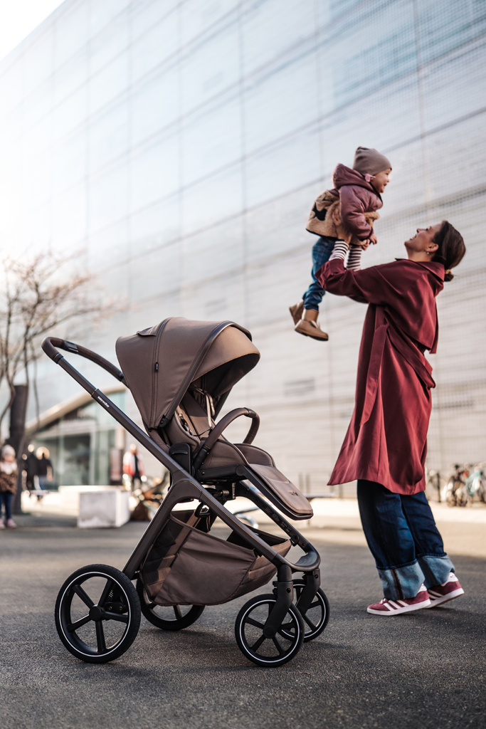 EASYWALKER Kočík kombinovaný Zoey Pure Black + CBX By CYBEX Aton B2 i-Size + základňa