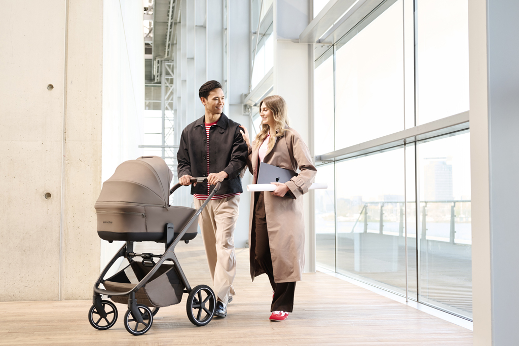 EASYWALKER Kočík kombinovaný Zoey Pure Black + CBX By CYBEX Aton B2 i-Size + základňa