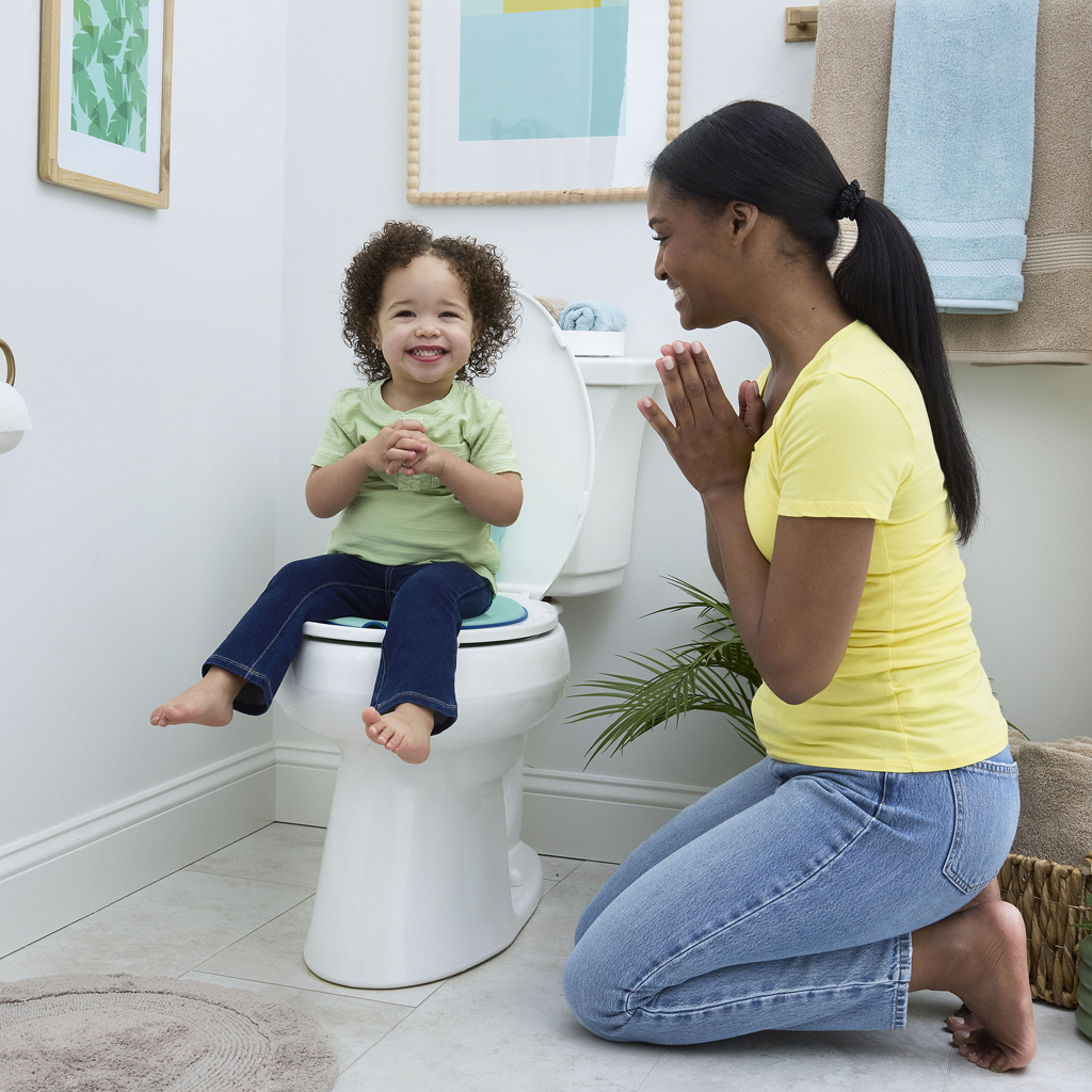 BRIGHT STARTS Redukcia na WC nalepovacia Flip &amp; Sit™ STITCH™ 18m+, do 23kg