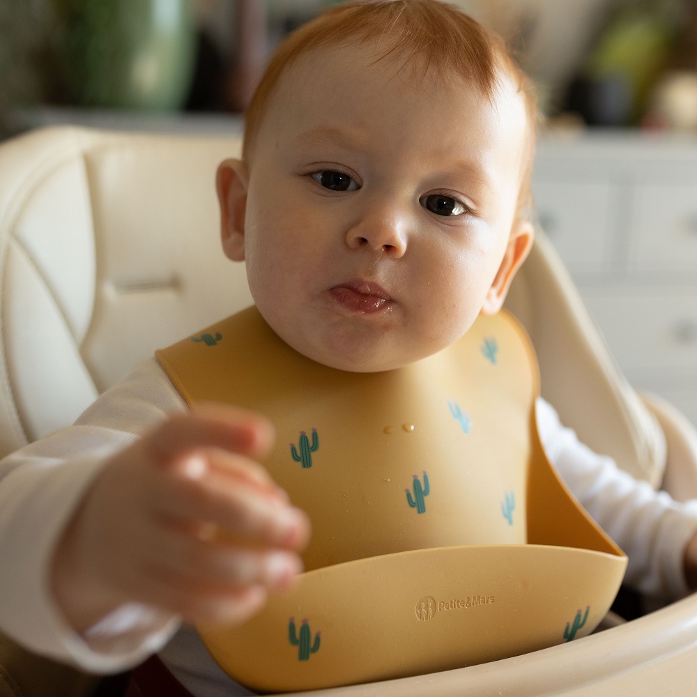 PETITE&amp;MARS Podbradník silikónový Take&amp;Match Intense Ochre 6m+