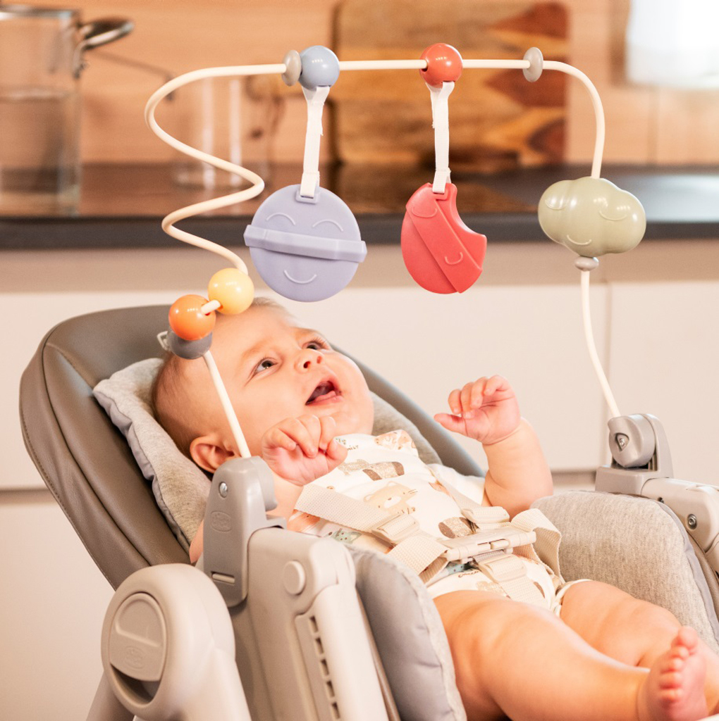 CHICCO Stolička jedálenská Polly Armonia - Carrara + Hrazdička Rainbow