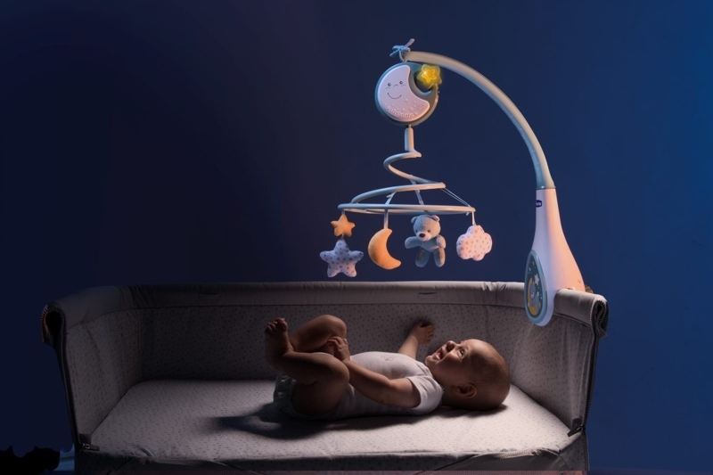 CHICCO Kolotoč nad postieľku a závesná hračka 3v1 Next2Dreams modrá 0m+