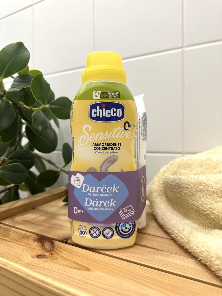 CHICCO Aviváž koncentrovaná Baby Sensitive Jemný dotyk 750 ml + vlhčené obrúsky 72 ks zadarmo