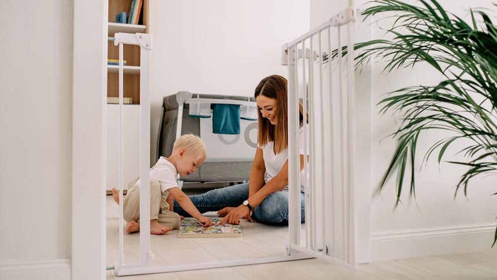LIONELO Detská zábrana Truus Slim White 75-105 cm