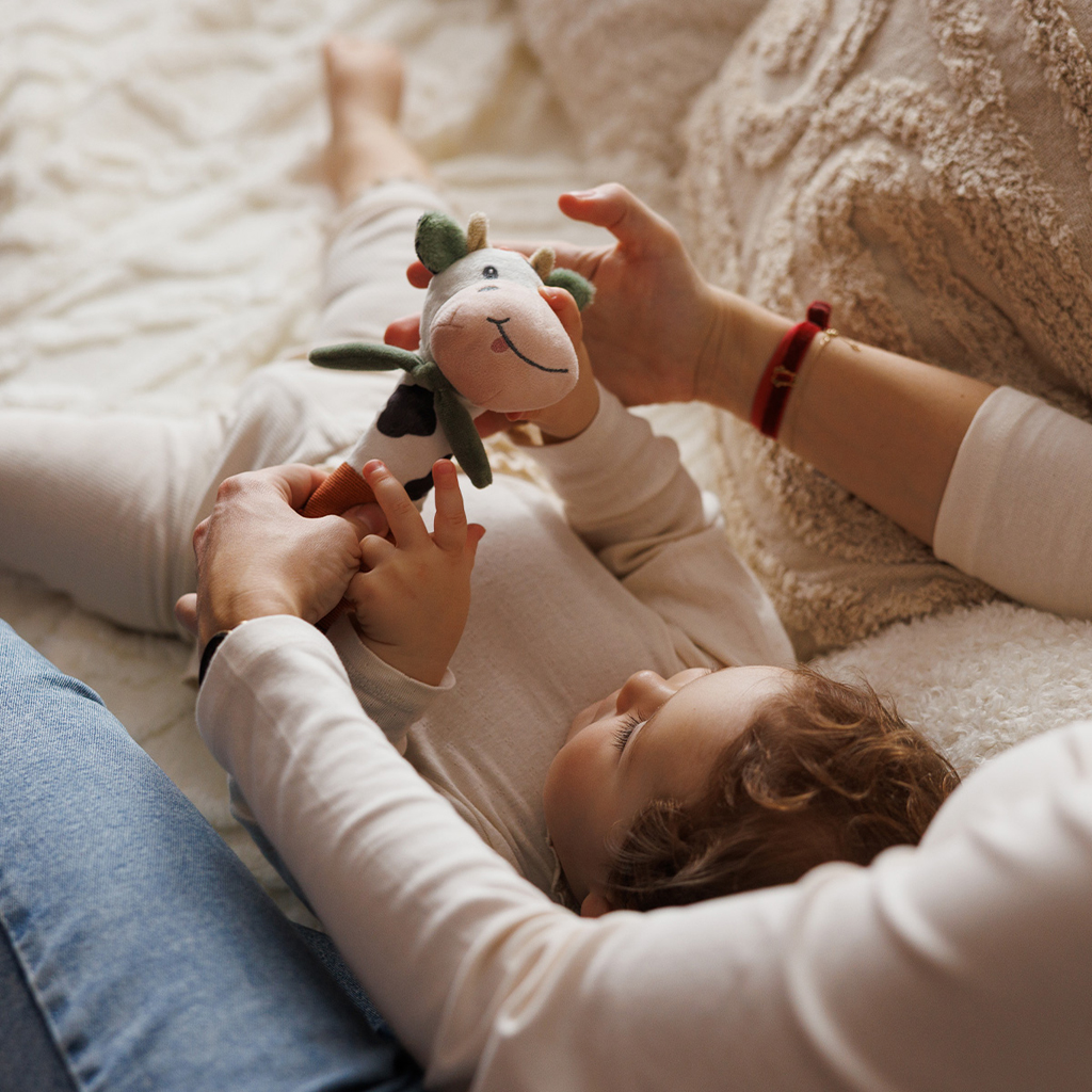 BABYONO Hračka pískacia s hryzačkou Cow Bingo 6m+